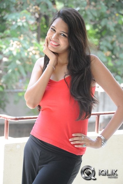 Swetha-Jadhav-at-Inka-Emi-Anukoledu-Movie-Press-Meet